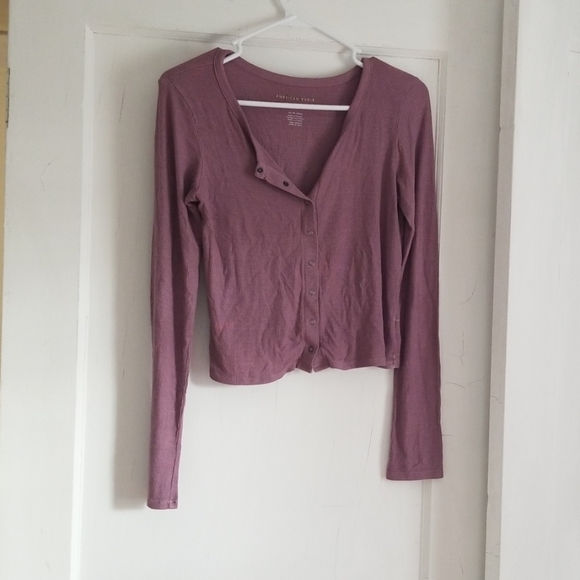 American Eagle Outfitters Tops - 3/$15 American Eagle long sleeve ribbed snap top